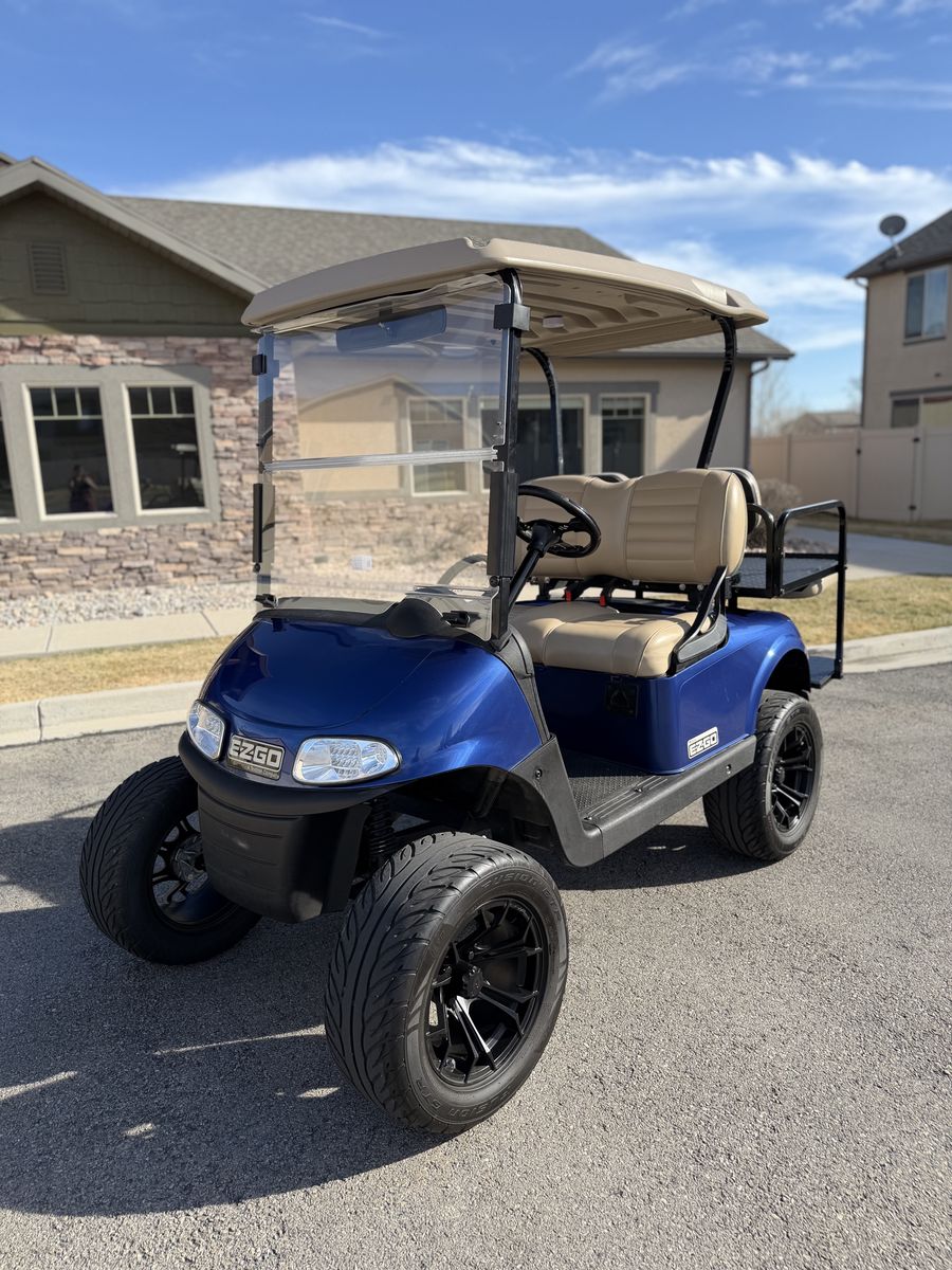 2018 EZ-GO RXV – LOADED & READY TO RIDE!