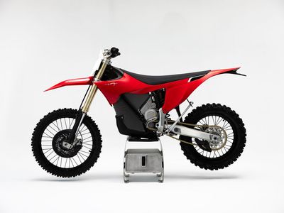 2025 Stark Varg Electric Enduro Dirt Bike 450cc Red A003208