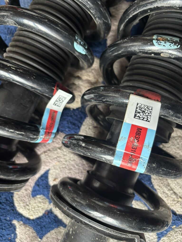 Set of 2021-2025 bronco struts Ml3z-5310-ahe