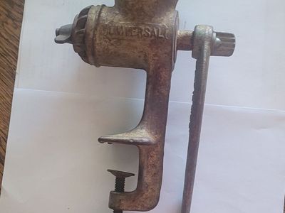 Vintage Universal No. 2 Cast Iron Hand Crank Meat Grinder & Food Chopper with Clamp