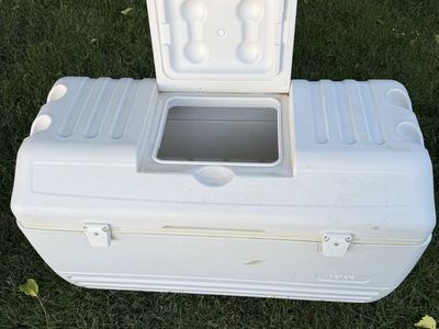 Igloo Marine Ultra 150 - Quart Cooler, White, with Quick-Access Hatch