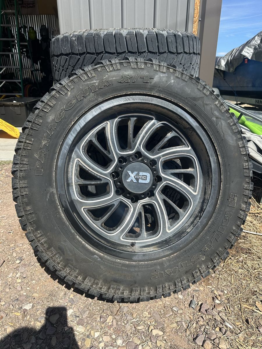 305/55 R20 with Fuel XD Wheels