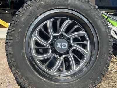 305/55 R20 with Fuel XD Wheels