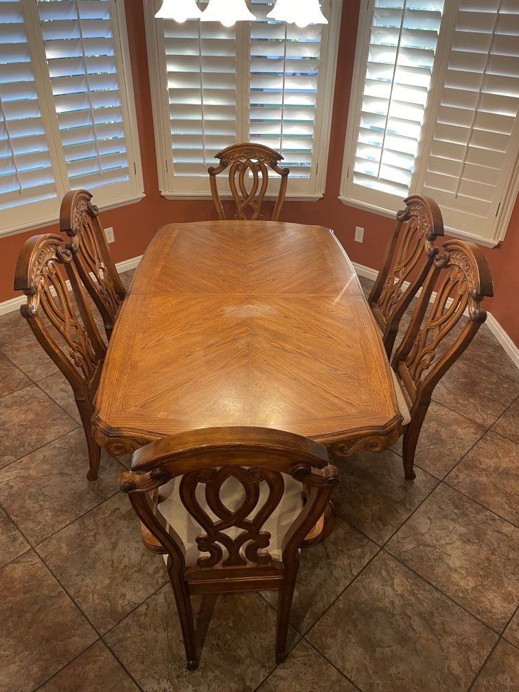 Michael Amini AICO Dinner Table and Dining Set