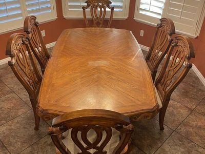 Michael Amini AICO Dinner Table and Dining Set