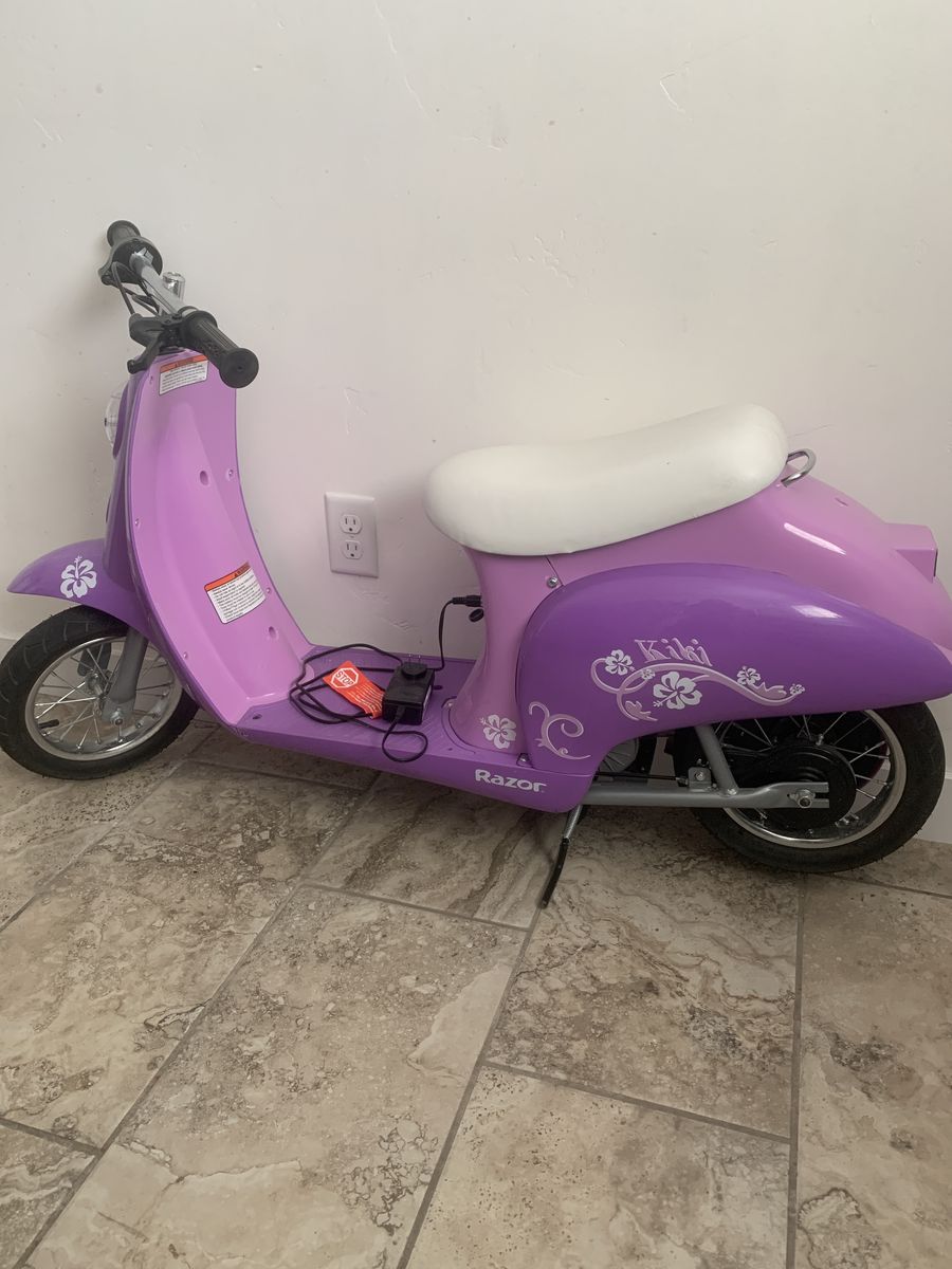 Girls Razor electric scooter