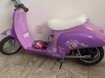 Girls Razor electric scooter