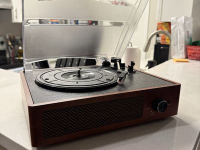 Vintage-Style Bluetooth Turntable with Built-in Speakers