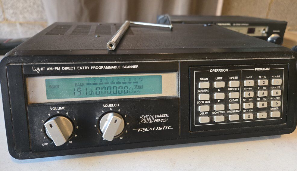 Vintage Realistic PRO-2021 200-Channel Programmabl