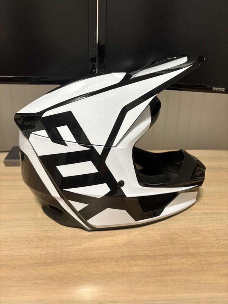 Fox V1 Helmet (L)
