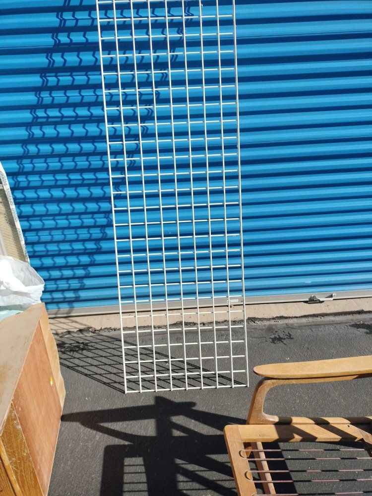 White Gridwall Display Panel with 3 Baskets & T-Stand - Retail Store Fixture Organizer