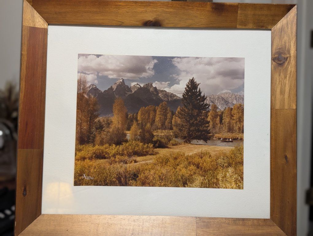 beautiful landscape portrait signed. excellent condition located in Roy venmo or cash fcfs