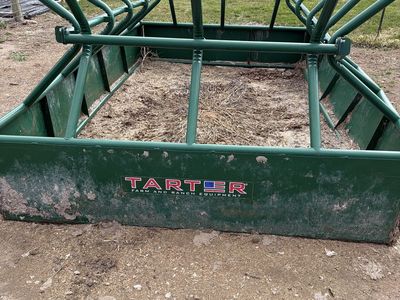 Large Bale Hay Feeder For Cattle