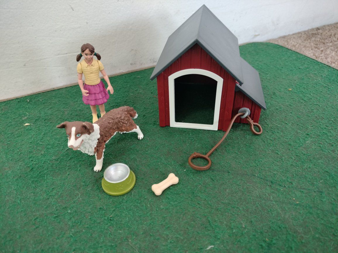 Schleich Dog House