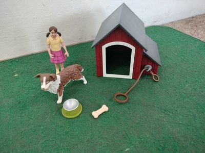 Schleich Dog House