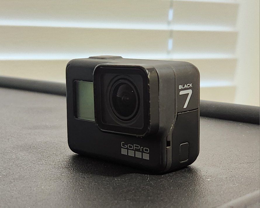 GoPro Hero 7 Black -- Accessories Included