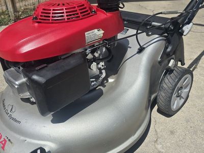 Honda HRR216 self propelled lawn mower