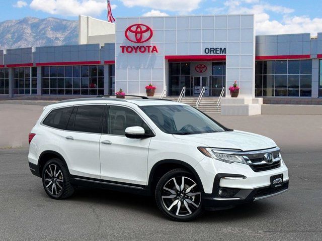 2021 Honda Pilot Touring w/Rear Captain's Chairs