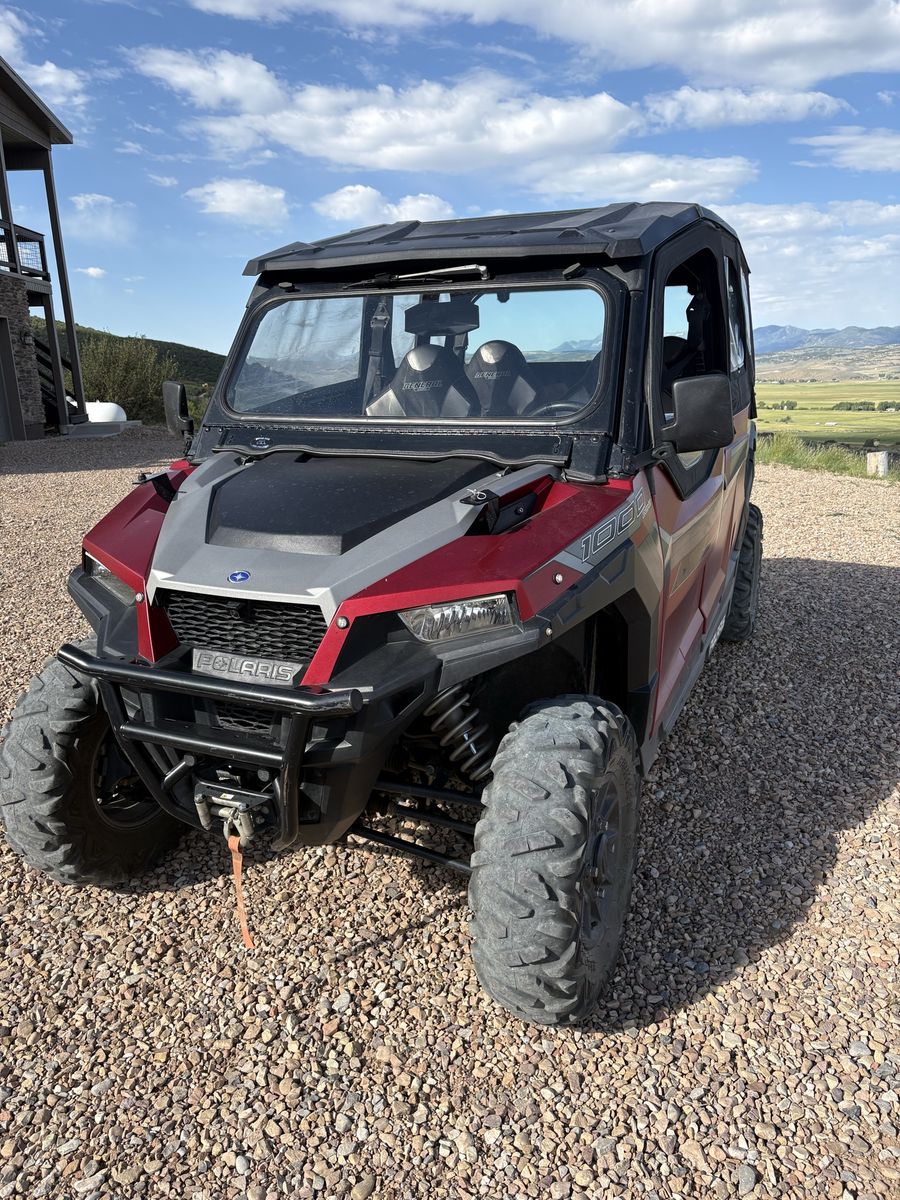Polaris General 1000 Deluxe UTV - Red 4-Seater Utility Vehicle with Full Enclosure