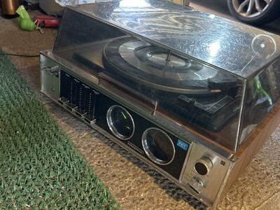 Vintage Panasonic SD-85 Am/Fm Turntable.