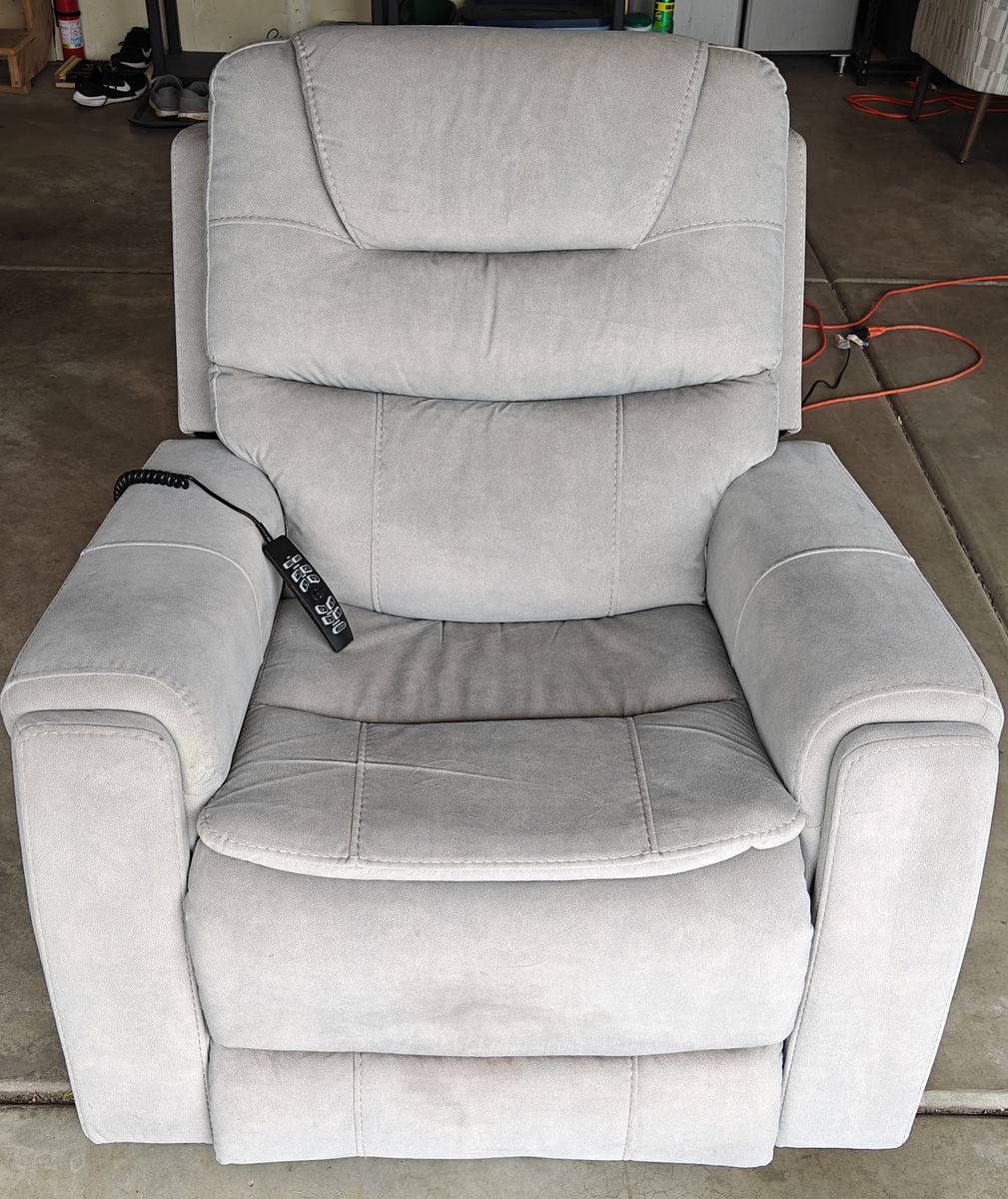 Mega Motion Zero Gravity Lift Chair Recliner