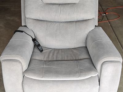Mega Motion Zero Gravity Lift Chair Recliner