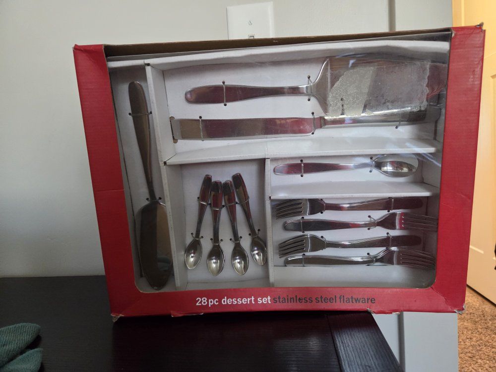 Dessert silverware