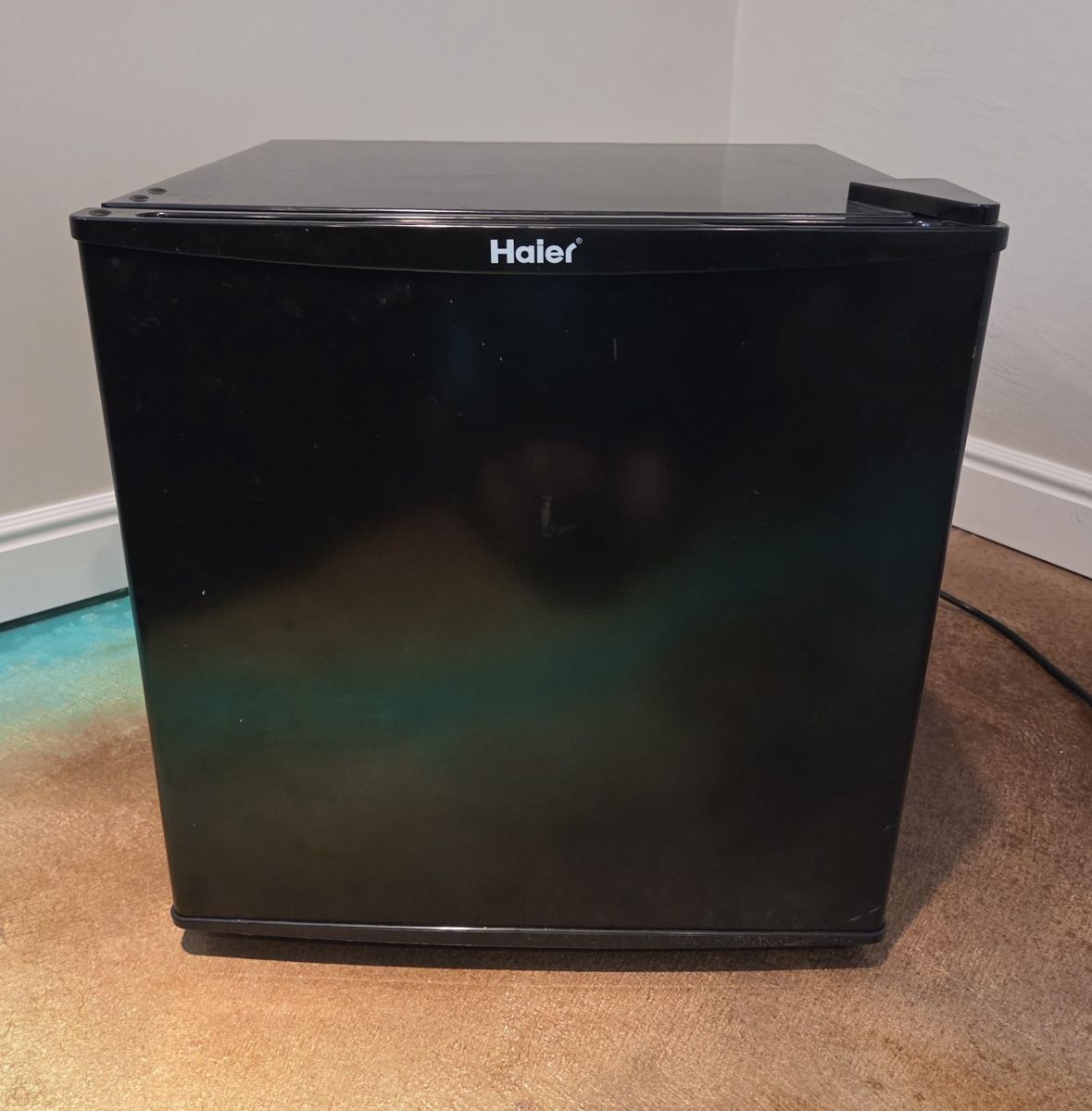 Haier 1.8 cu.ft. Compact Mini Refrigerator / Freezer