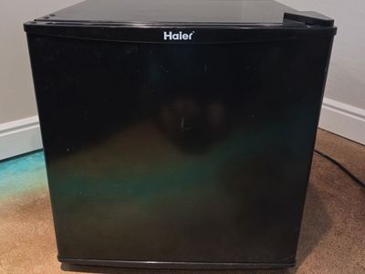 Haier 1.8 cu.ft. Compact Mini Refrigerator / Freezer