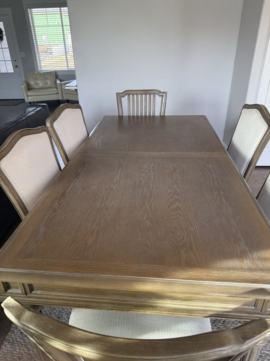 DIning Table And Chairs