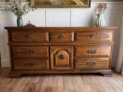 WSolid Wood Sumpter Cabinet Co. Dresser / Credenza / Sideboard