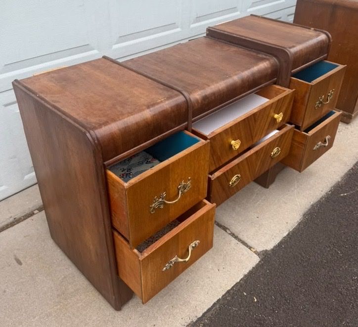 Darling desk