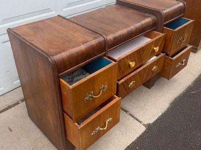 Darling desk