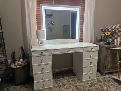 Light mirror vanity