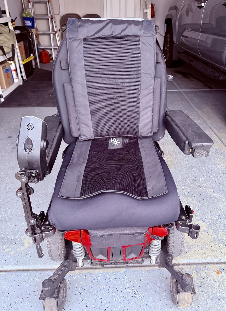 FOR SALE: ELECTRIC POWER WHEELCHAIR IN VERY GOOD CONDITION
