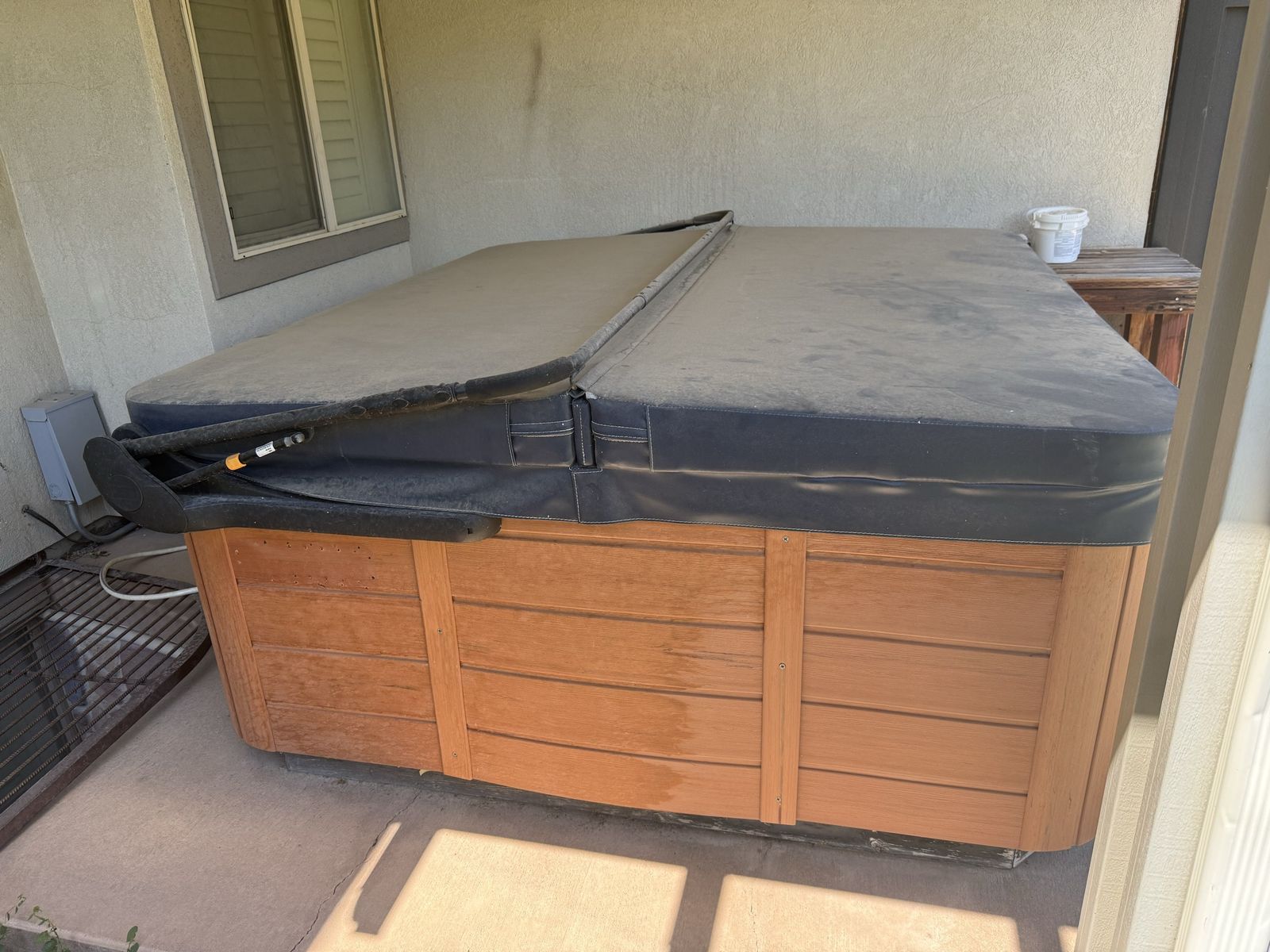 Deluxe “The Cover Guy” Hot Tub Cover + Hydraulic Lift