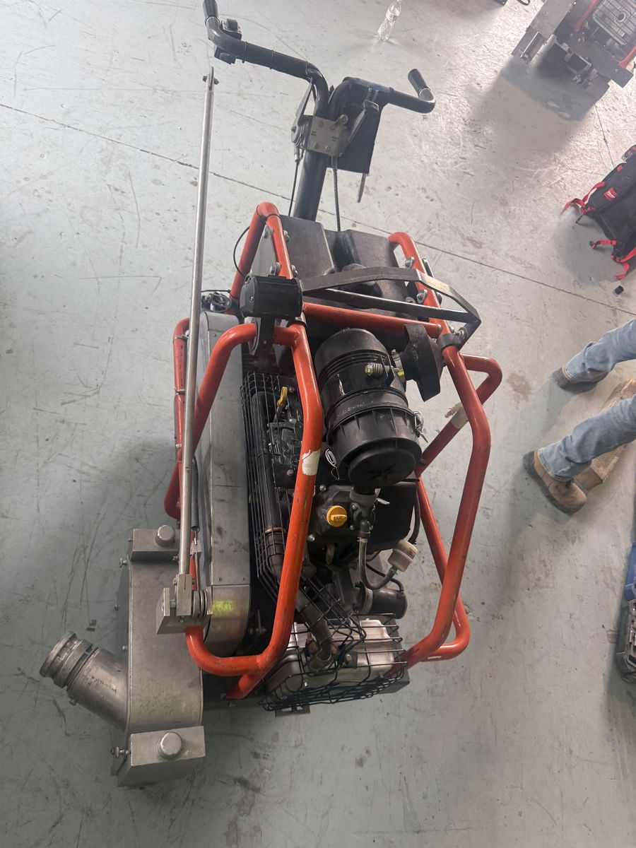 4000 Commercial walk-behind concrete saw / slab saw