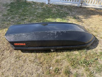 Yakima 16 cubic carbonated cargo box