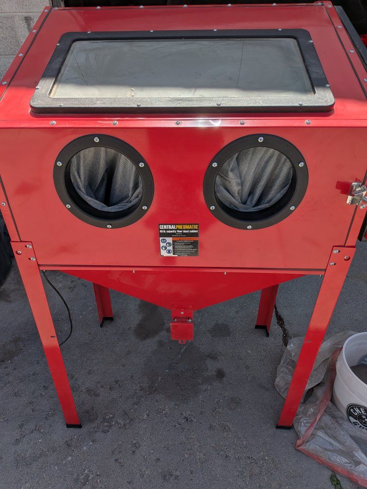 sandblasting cabinet with media (aluminum)
