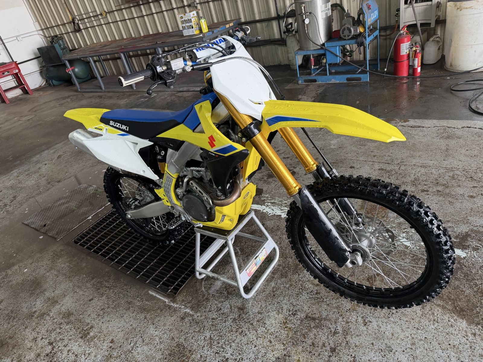 2018 Suzuki RM-Z 450 Dirt Bike - Yellow Off-Road Motorcycle