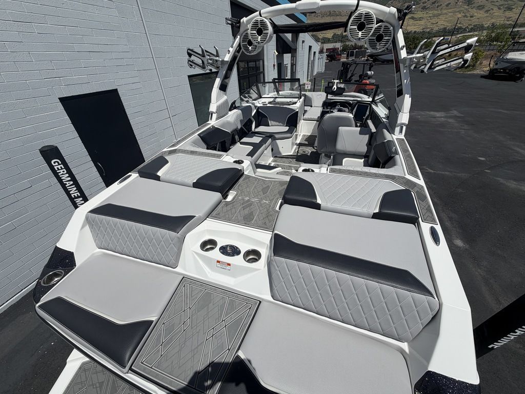 Main image 6