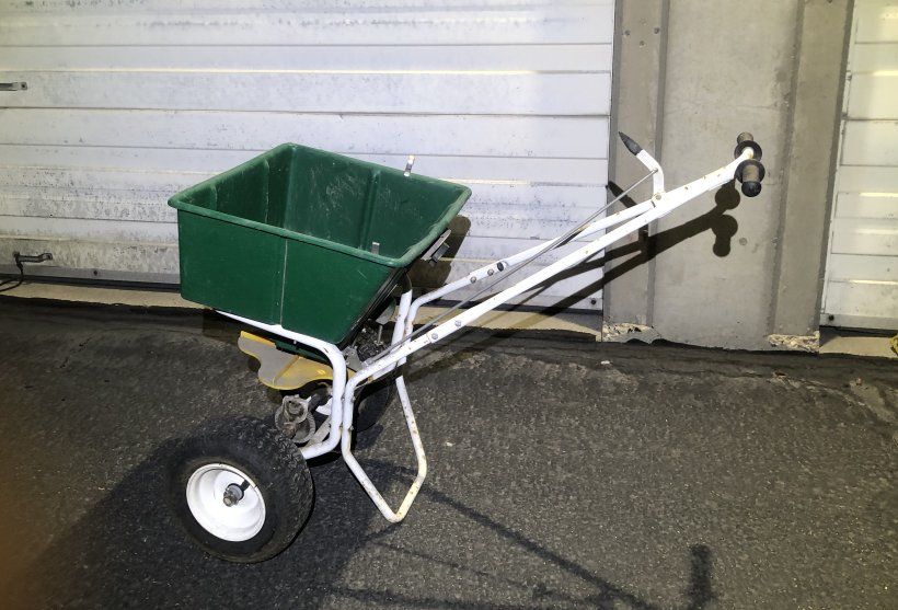 LESCO Commercial Dry Spreader