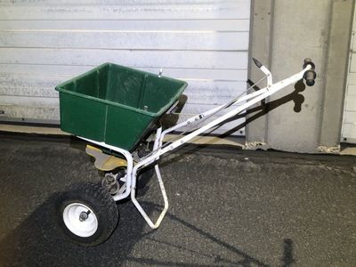 LESCO Commercial Dry Spreader