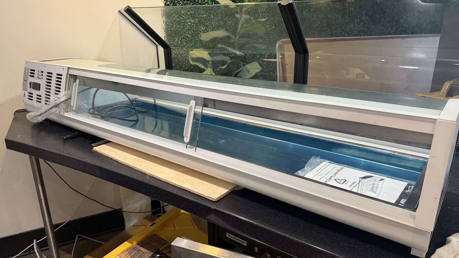 Professional 6ft Countertop Refrigerated Sushi Showcase - Great Condition!