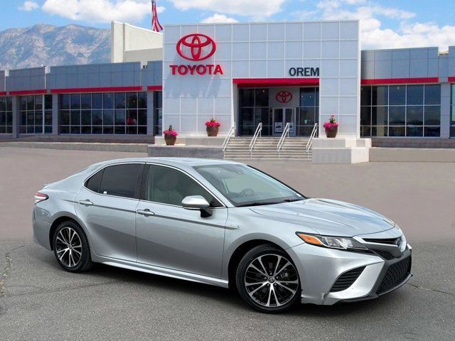 2020 Toyota Camry Hybrid SE
