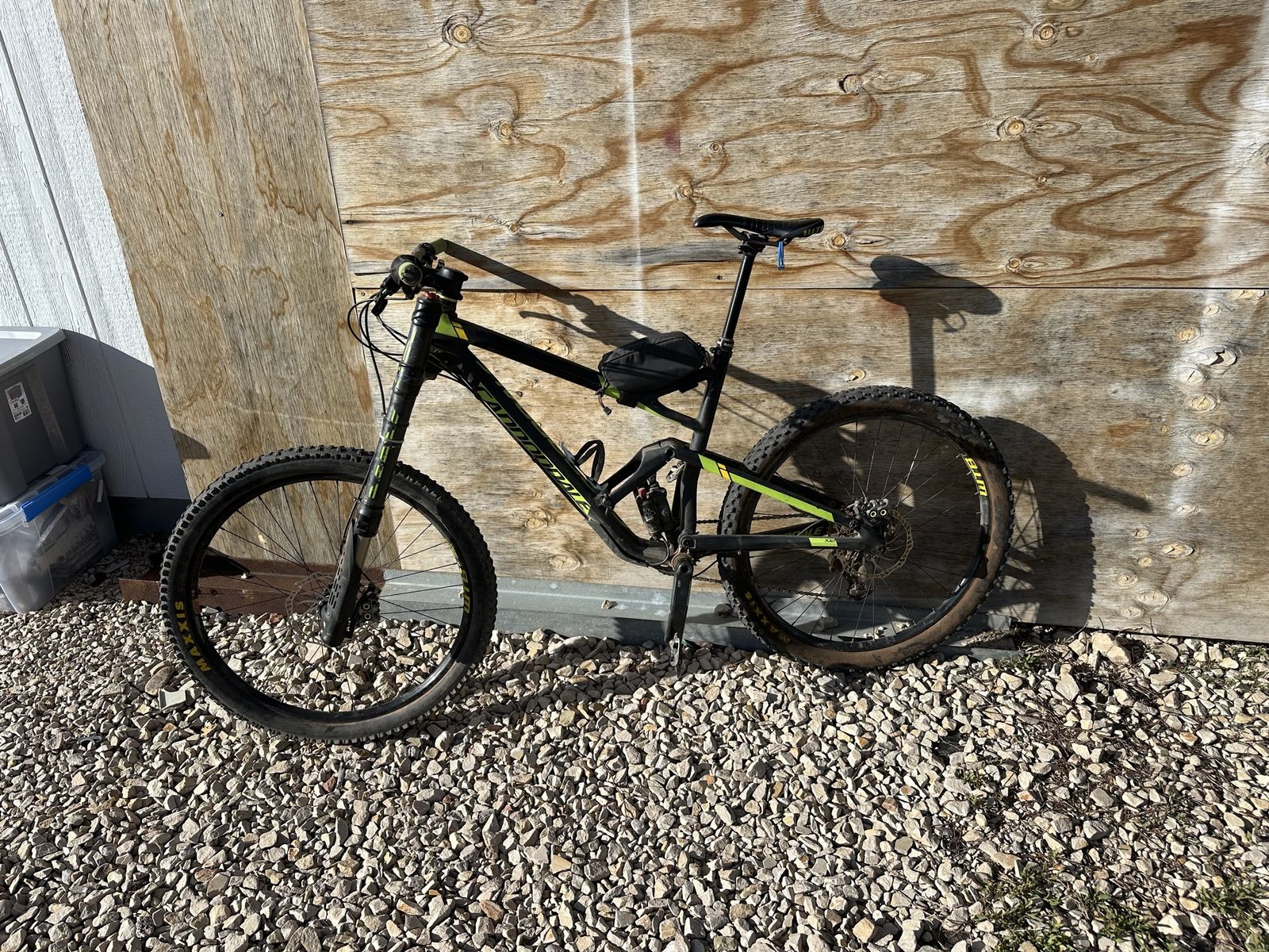 Carbon mountain bike