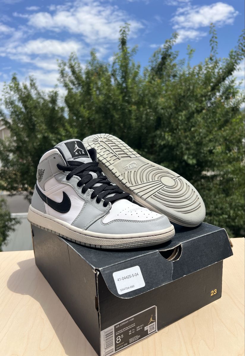 Air Jordan 1 Mid "Light Smoke Grey" Men's US 8.5
