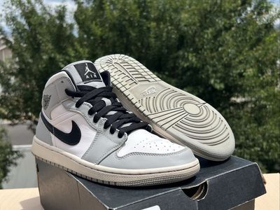 Air Jordan 1 Mid "Light Smoke Grey" Men's US 8.5