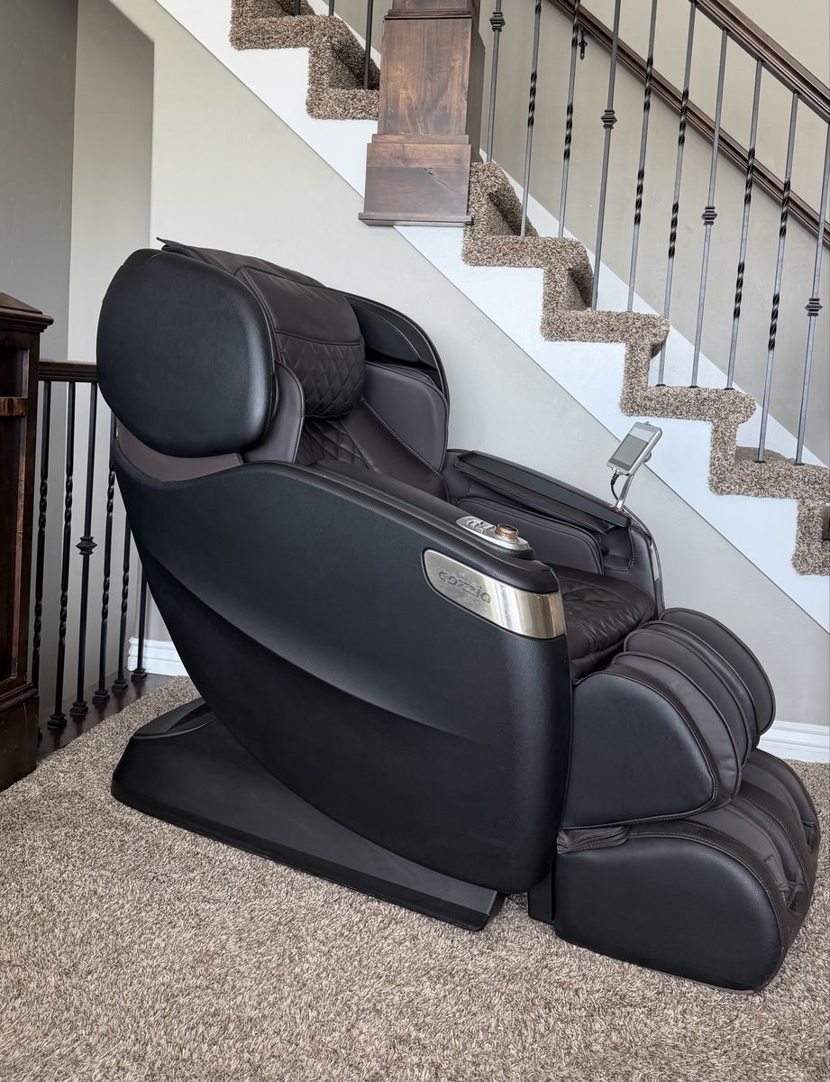 Cozzia CZ-710v Full Body Massage Chair - Brown Leather - Excellent Condition