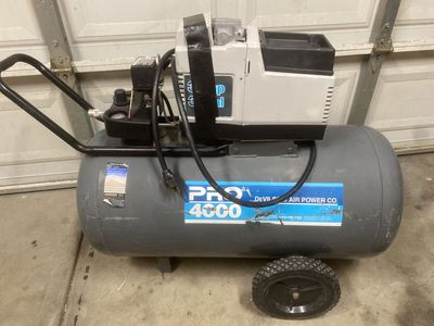 DeVilbiss Pro 4000 30 Gal 3.5 HP Oil Free Air Comp